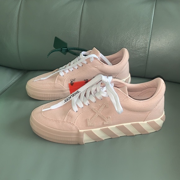 Off-White
Low Vulcanized Canvas Low-Top Sneakers - Picture 2 of 10